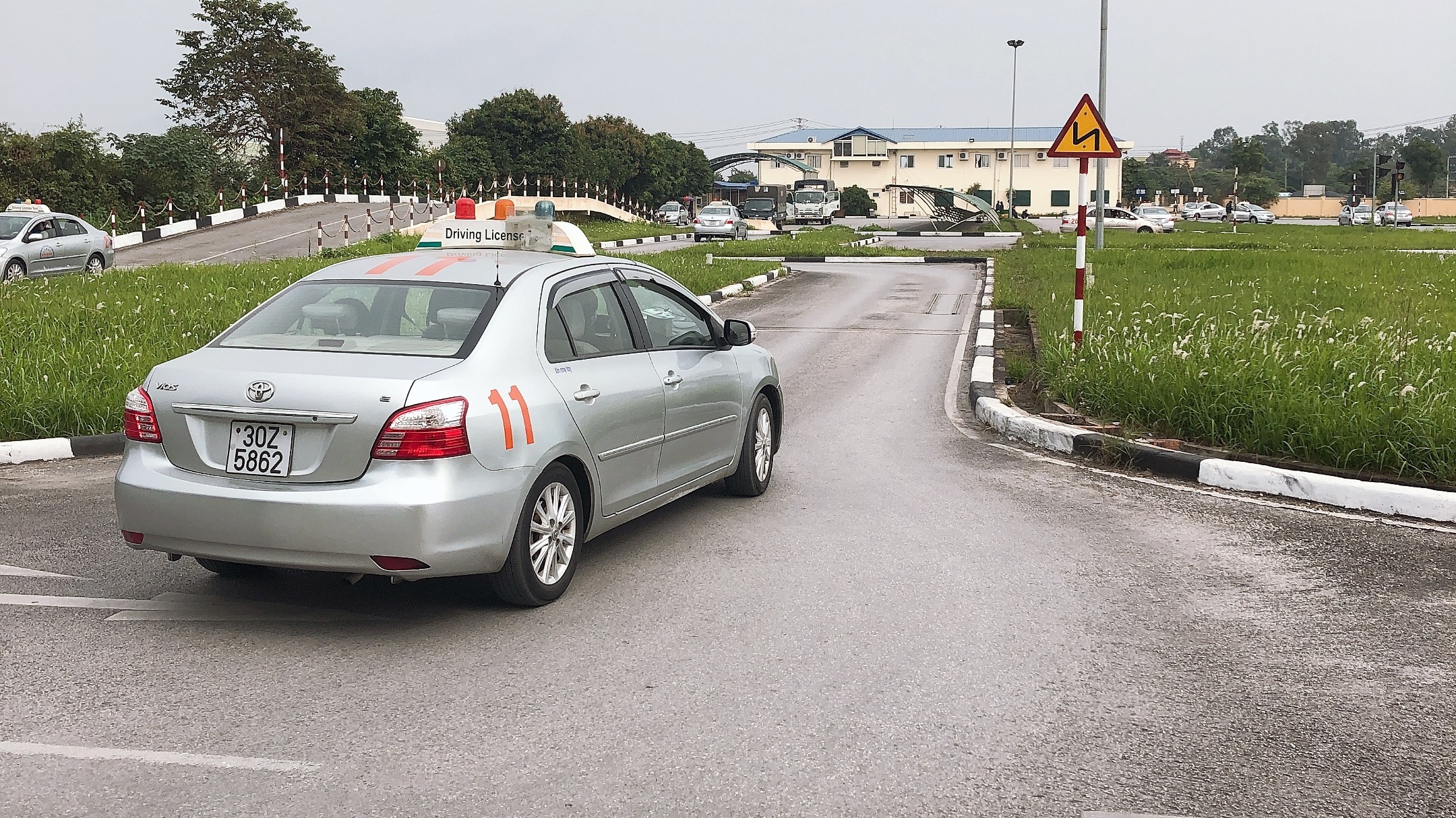 Trung tâm Lạc Hồng hướng dẫn giải sa hình chi tiết, cụ thể, nhớ nhanh